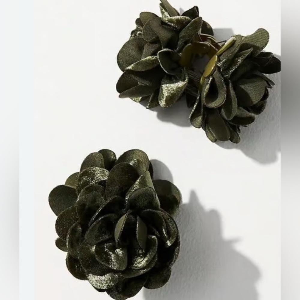 NWT Anthropologie Green Velvet Rosette Hair Claw Clip